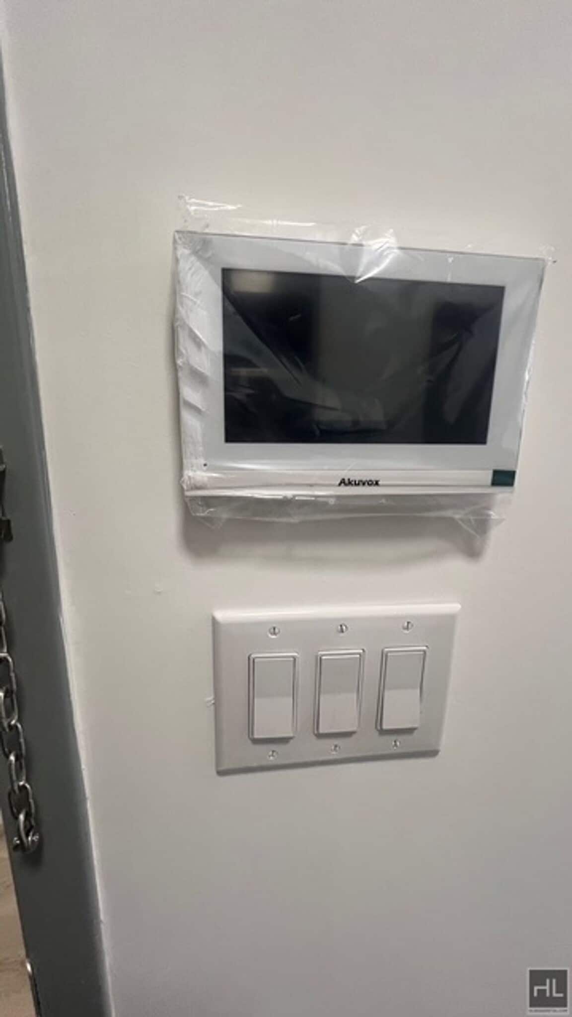 Building Photo - 902 Rogers Ave