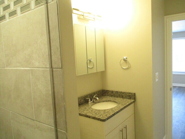Building Photo - 580 Somerset Ln