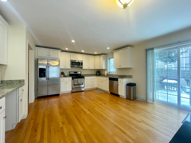 Building Photo - 34 Bingham Ave