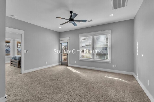 Building Photo - 1801 Sevier St