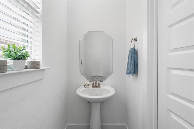 Building Photo - 1413 Kneehigh Ln