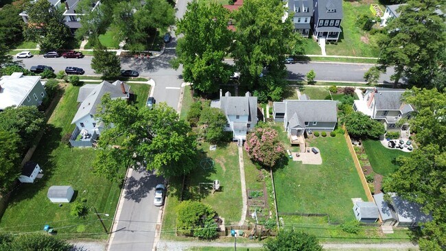 Building Photo - Heart of Woodland Heights just blocks from JRPS, Renovated 2BR / 1.5BA home with gardens