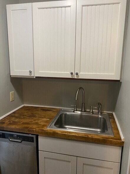 Building Photo - 48 John St