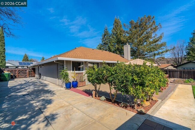 Building Photo - 2904 Canterbury Cir