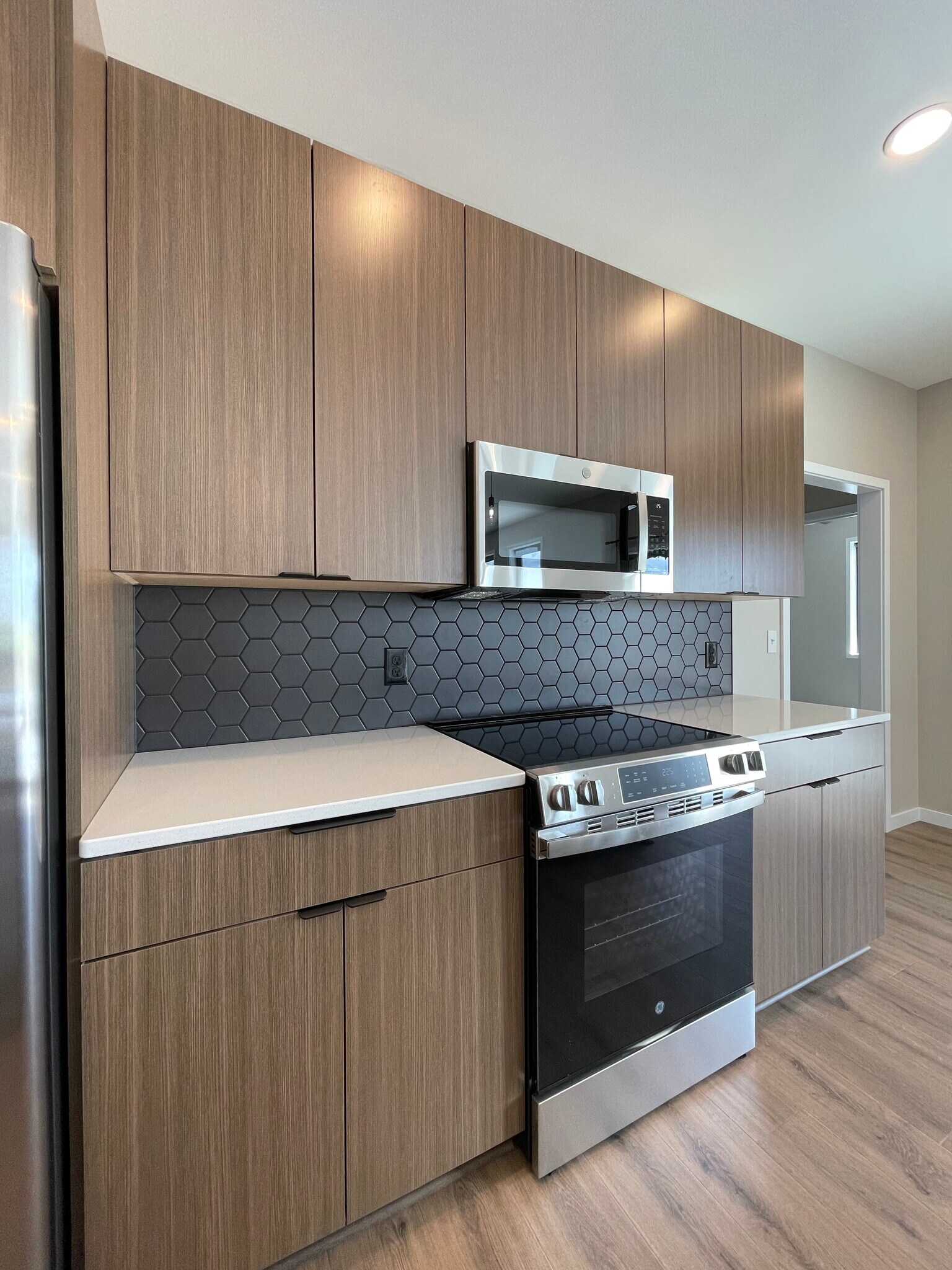 Building Photo - 328 E Blue Bell Dr
