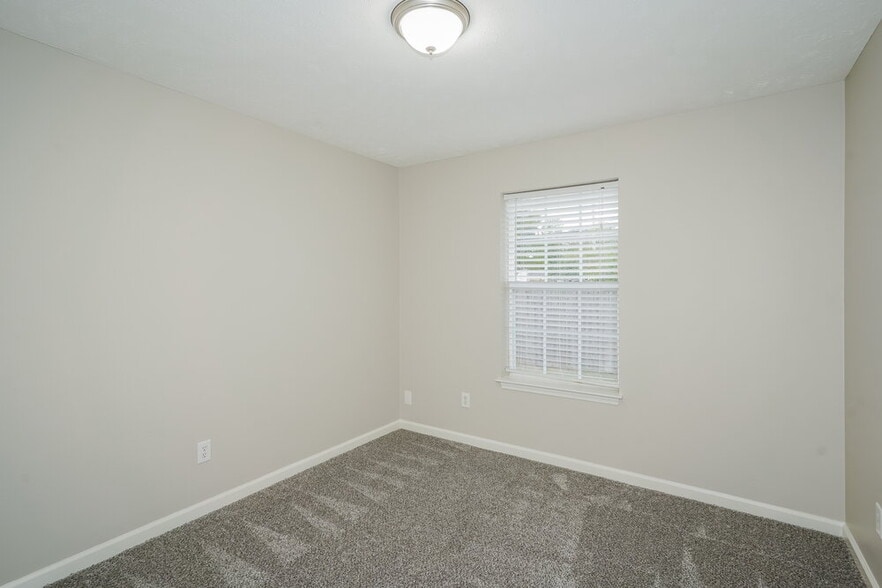 Building Photo - 897 Lavergne Ln