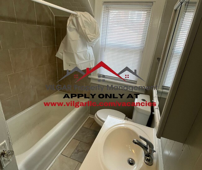 Building Photo - 3 bedrooms, 1 bathroom home in Gary, IN