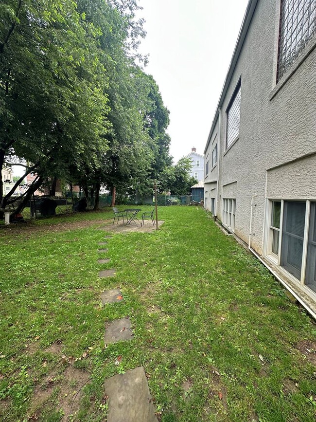 Building Photo - 813 Greenwood Ave