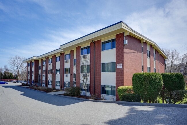 Building Photo - 74 Beach St