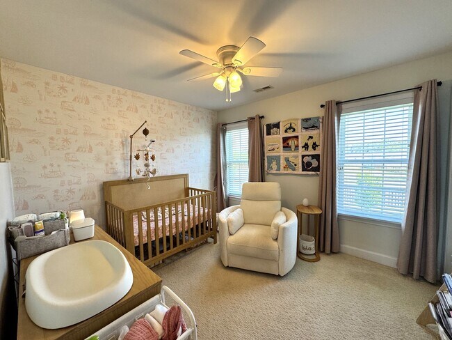 Building Photo - Minutes to the Beach! Conveniently located between Jacksonville & Wilmington