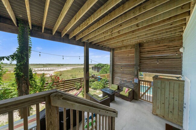 Building Photo - 456 Paradise Pointe Dr