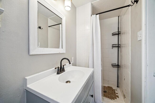 Building Photo - 1147 Du Barry Ln