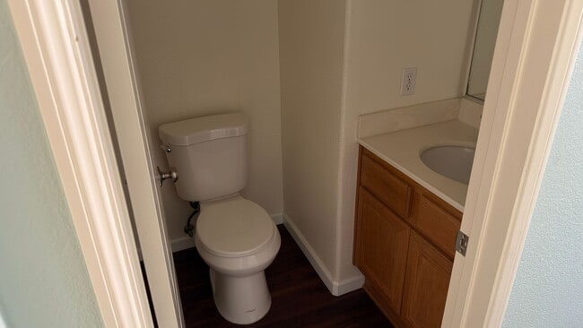 Building Photo - Spacious two-story home with functional layout and strong natural light in a well-maintained Ocea...