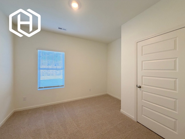 Building Photo - 2028 Eaton Pl