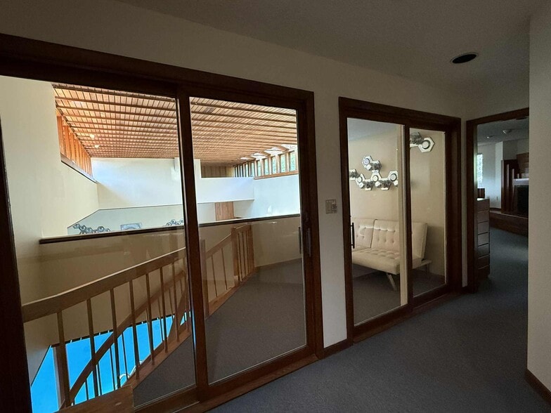 Balcony in pool room - 123 Hardy St