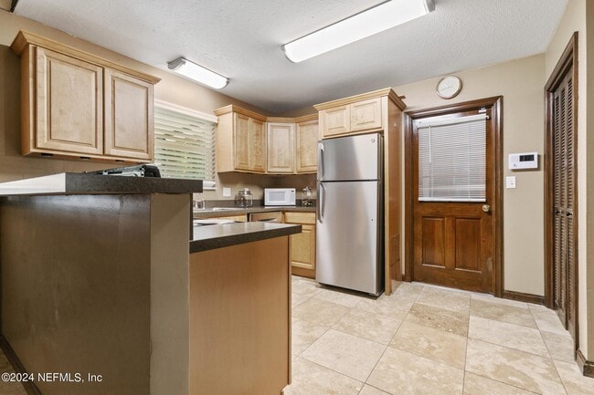 Building Photo - 4763 Tunis St