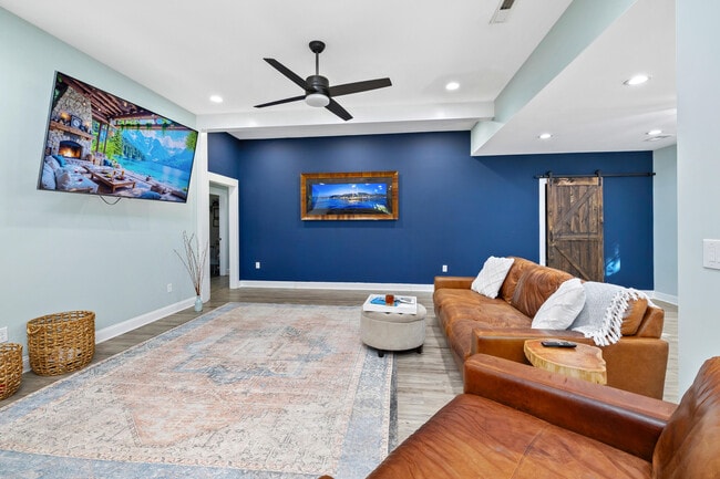 Building Photo - 930 Loring Mill Rd