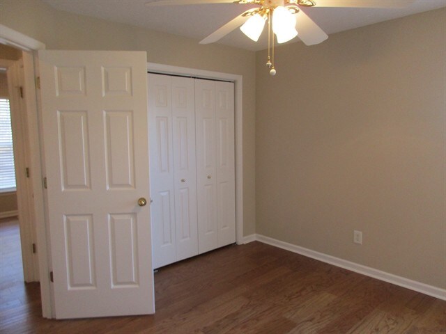 Building Photo - 1434 Hilltop Dr