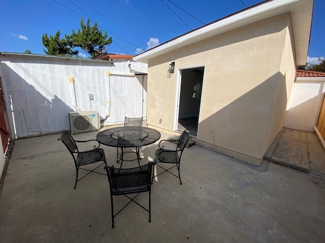 Building Photo - 433 S Fairview St