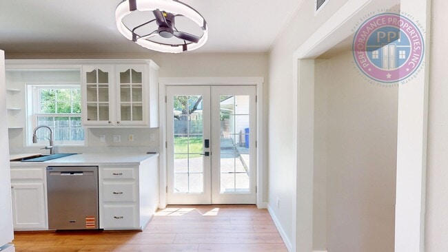 Building Photo - Portland's Sought After University Park!!!  Luxury Classic Ranch Style Home, Completely Renovated...
