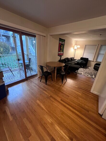 Building Photo - 62 Hillside St