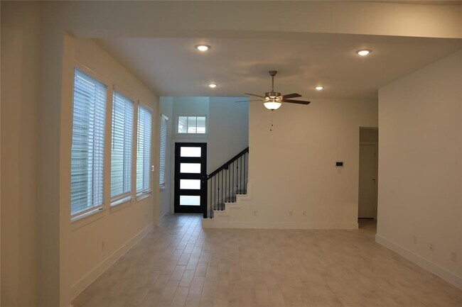 Building Photo - 21114 Garden Palm Dr