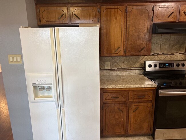 Building Photo - **2 weeks Free Rent***2310 Zinnia Court, K...