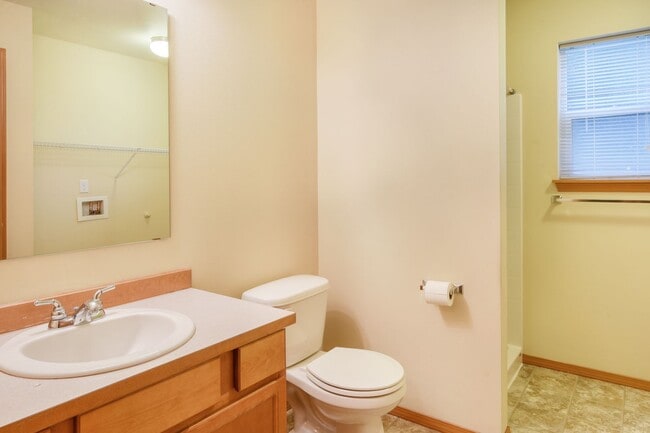 Building Photo - Beautiful Home Located in Coupeville!