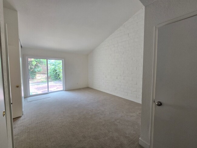 Building Photo - Victoria Neighborhood Single Story Home