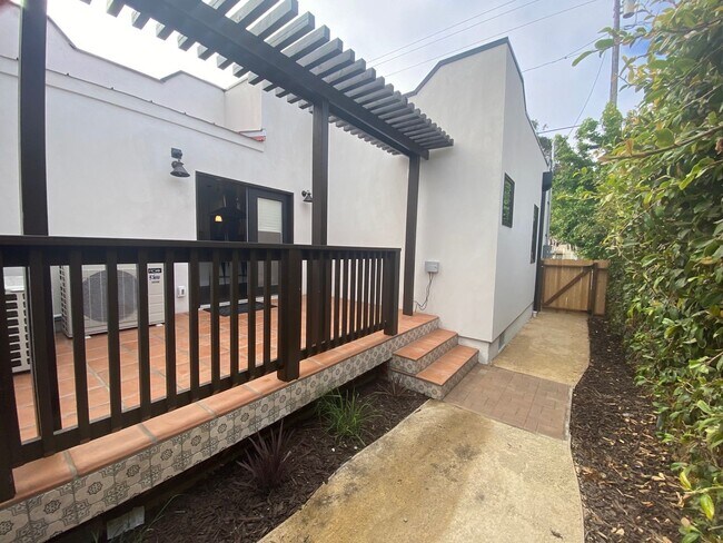 Building Photo - Modern Spanish Bungalow Steps from Downtow...