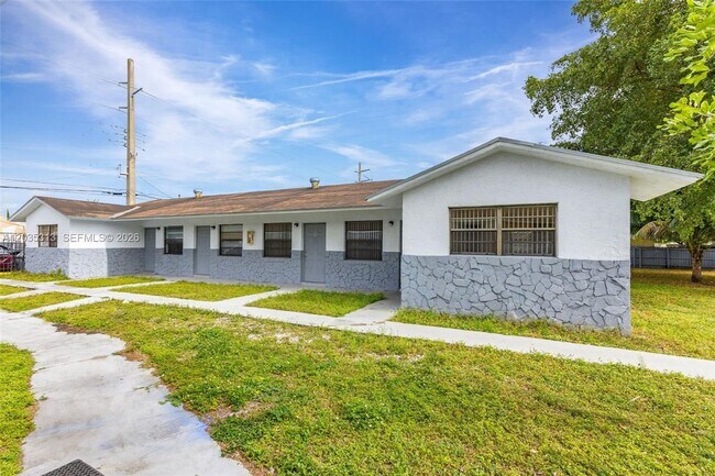 Building Photo - 4120 SW 19th St