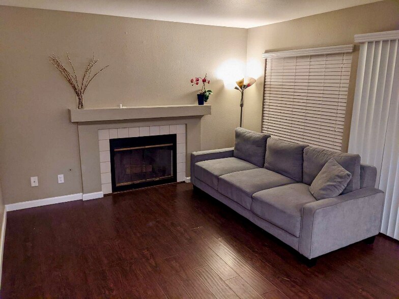 Building Photo - 2126 Shoreview Pl