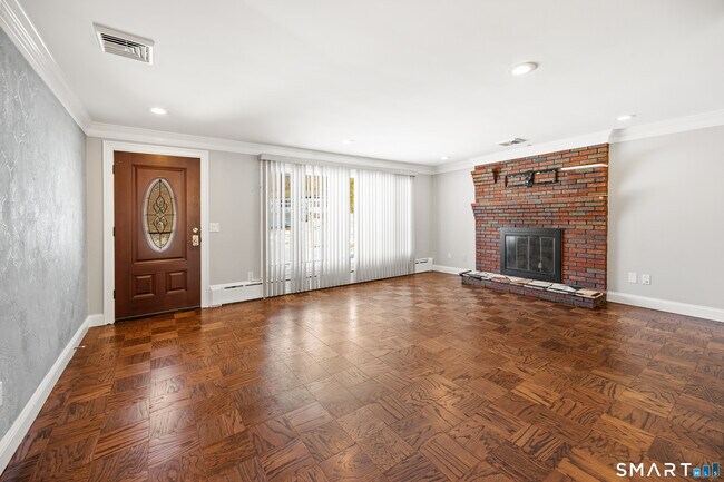 Building Photo - 260 French St