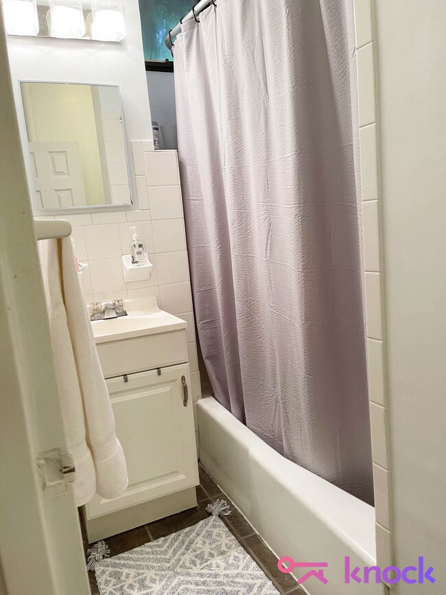 Building Photo - 246 W 22nd St