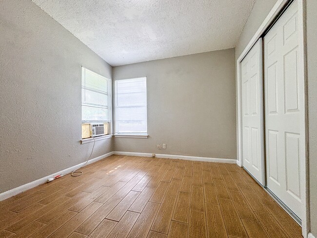 Building Photo - 319 Hialeah Ave