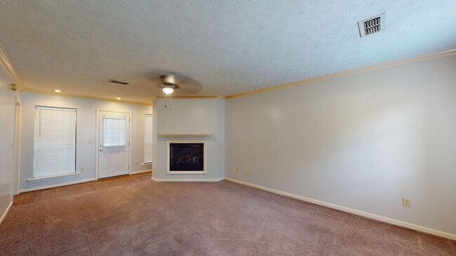 Building Photo - 335 Bent Tree Dr