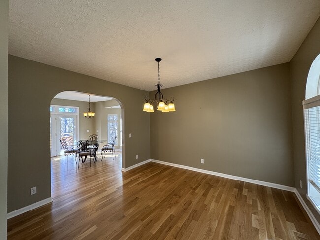 Building Photo - 126 Skiatook Way