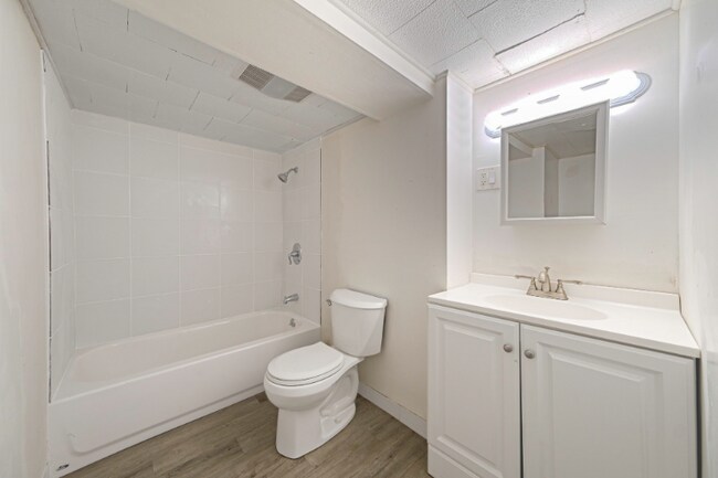 Building Photo - 483 New York Ave