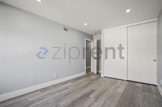 Building Photo - 16810 Picadilly Ln
