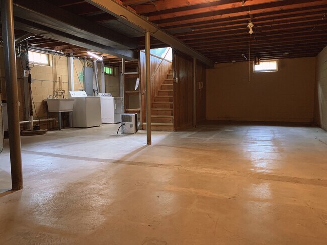 Building Photo - 8888 S 81st St
