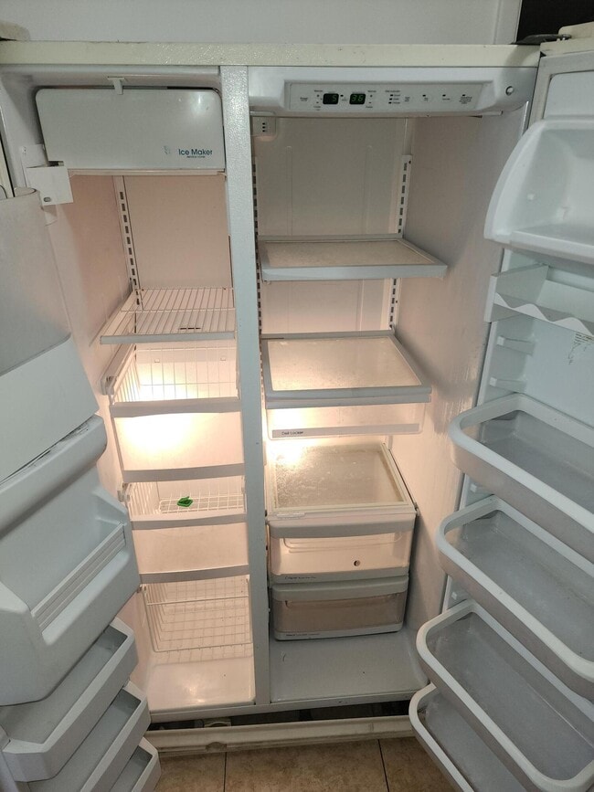 Building Photo - 5999 NW 42nd Ave