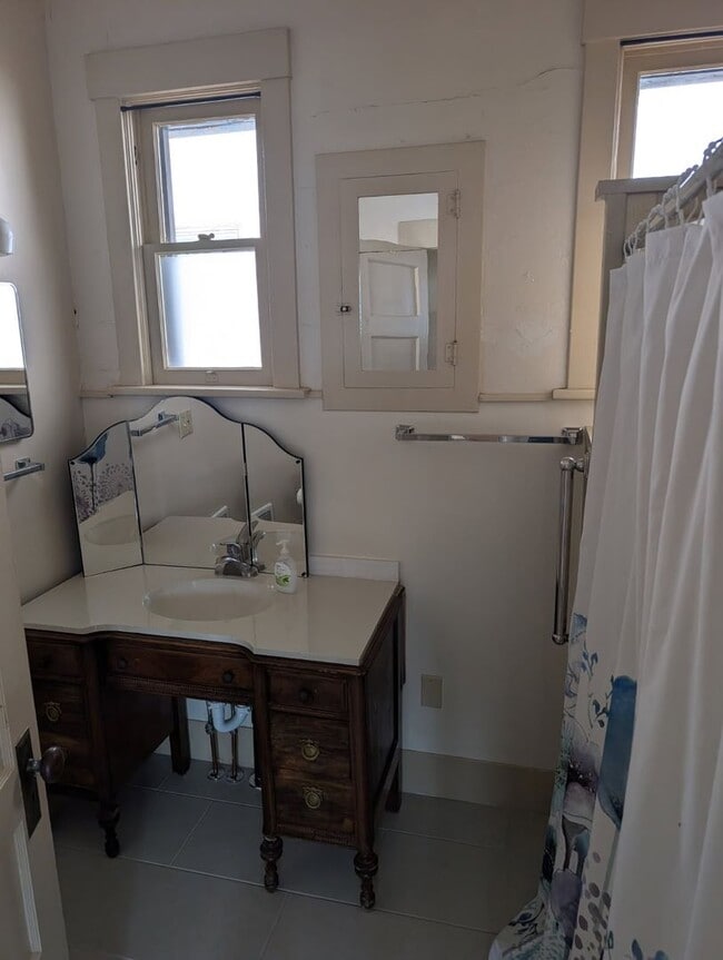 Building Photo - Adorable Jerome Home!! 2 Bedroom 1 Bath Contact Property Pros Property Management