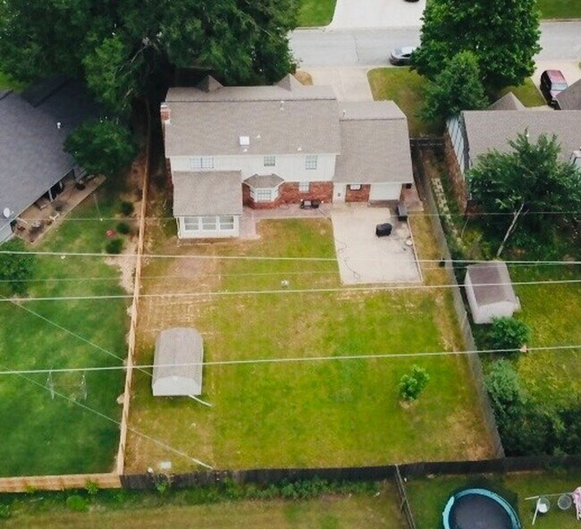 Building Photo - Spacious 4 bed 2.5 bath in Union Schools