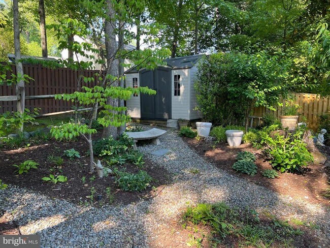 Building Photo - 9502 Tregaron Pl