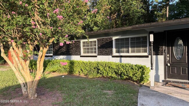 Building Photo - 8036 Delaroche Dr