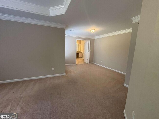 Building Photo - 1150 Lamont Cir