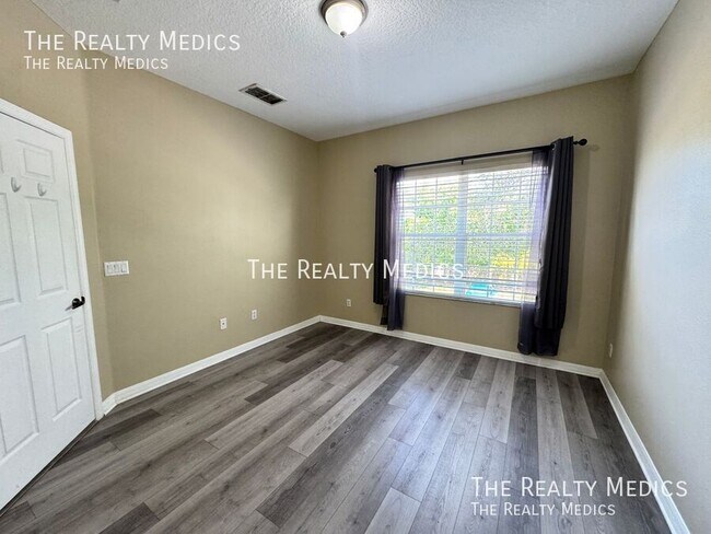 Building Photo - 2898 Oakwater Dr