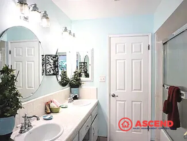 Building Photo - Beautiful Home Located In The Southwest!