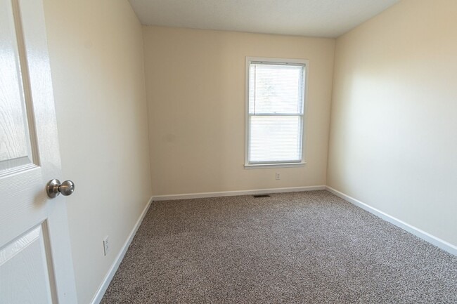 Building Photo - 1207 Hand Dr