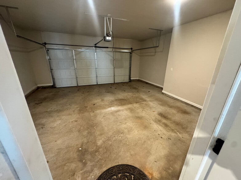 Building Photo - Room in House on Brightside Pkwy